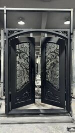 Contemporary Geometric Metal Entrance Gate | Matte Black Steel Driveway Security Door | Minimalist Design