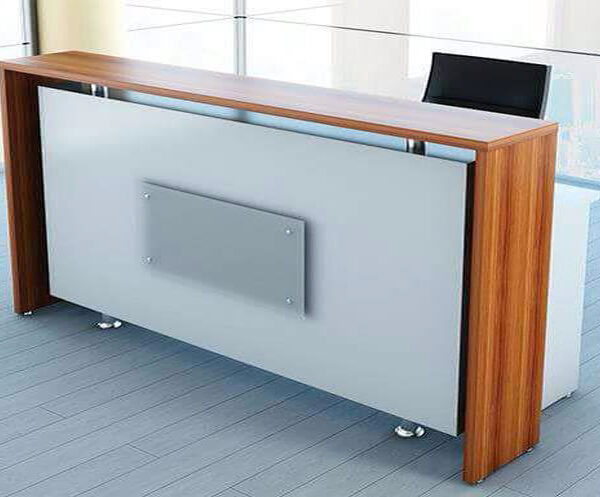 Customizable modern reception desk REC-CO-614 made of Spanish MDF wood, featuring a white and natural wood finish, available in sizes 160cm to 400cm for office reception areas.